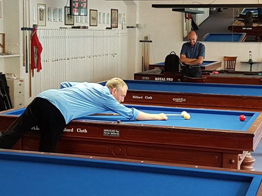 Daniel muss mit der "falschen Hand" spielen